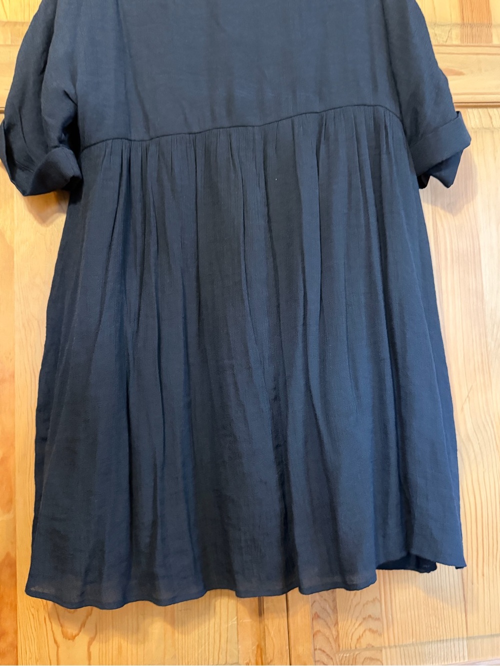 Chic Soul Black Pleated V-Neck Tunic Top - Picture 8 of 9